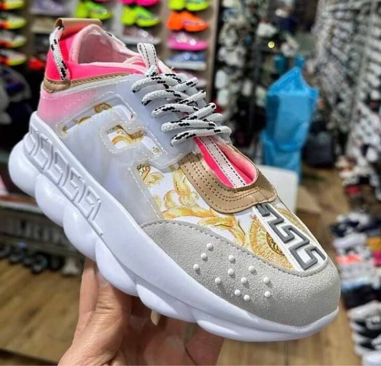 Adidași model nou Versace