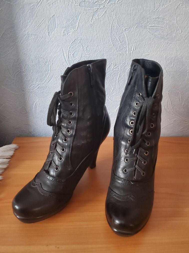 Женские кожаные ботиночки с каблуком, размер 37