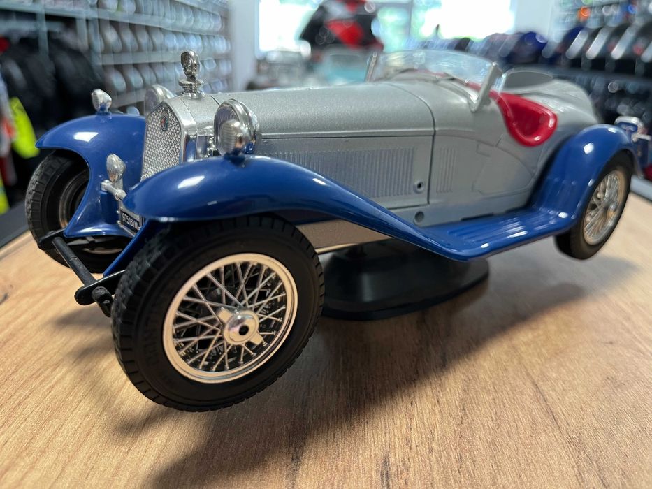 BBURAGO колекционерски модел ALFA ROMEO SPYDER  1932г.  1:18