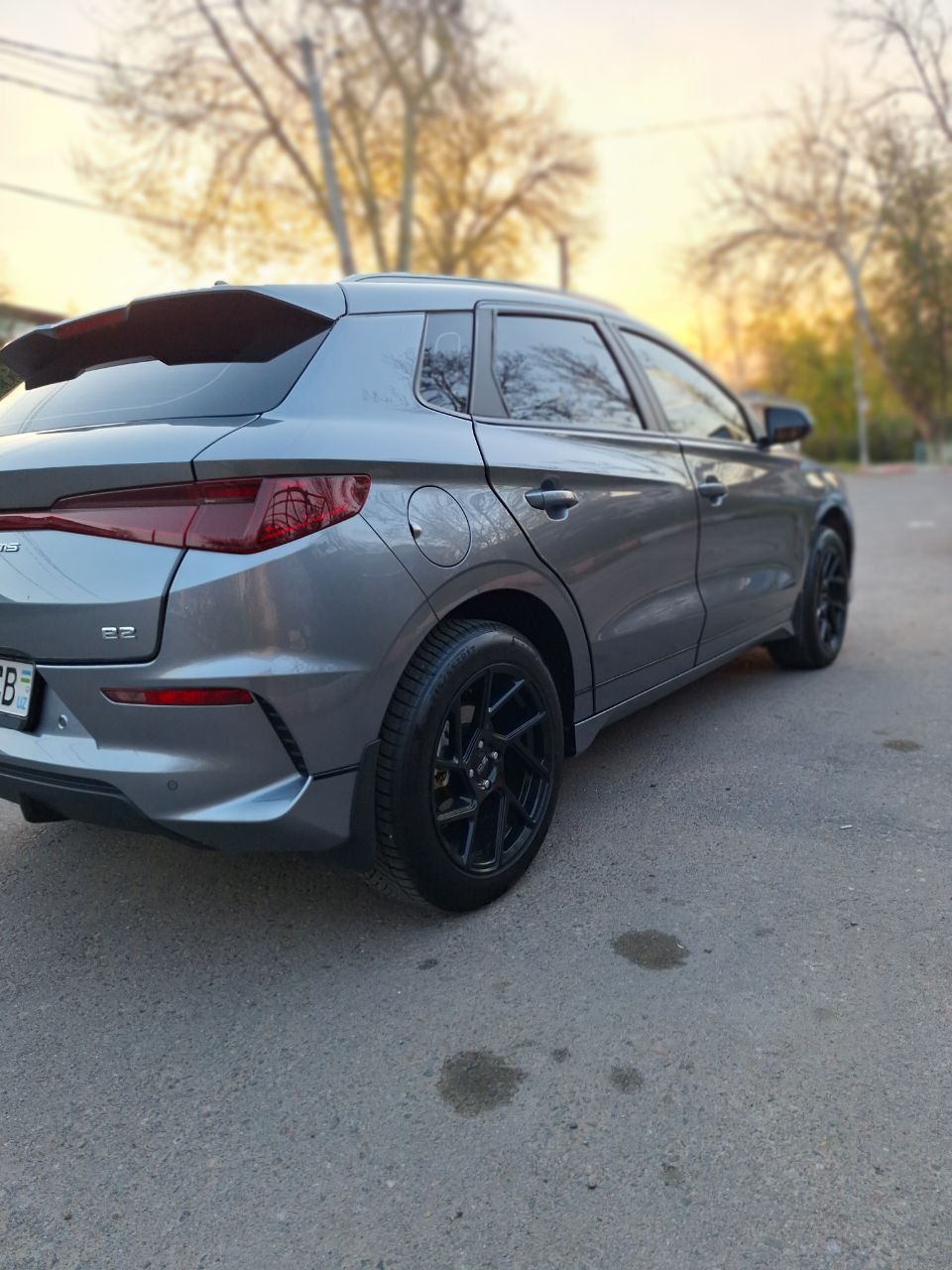 Продам byd e2 (2023 года) серого цвета