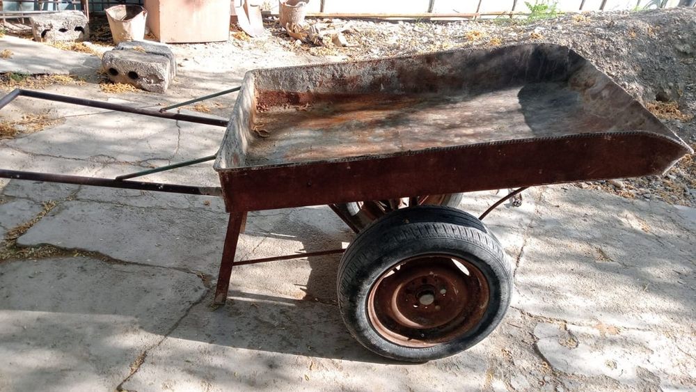 Құрылыс инструменттері сатылады: арба, углорез, шлиф машина, лазер