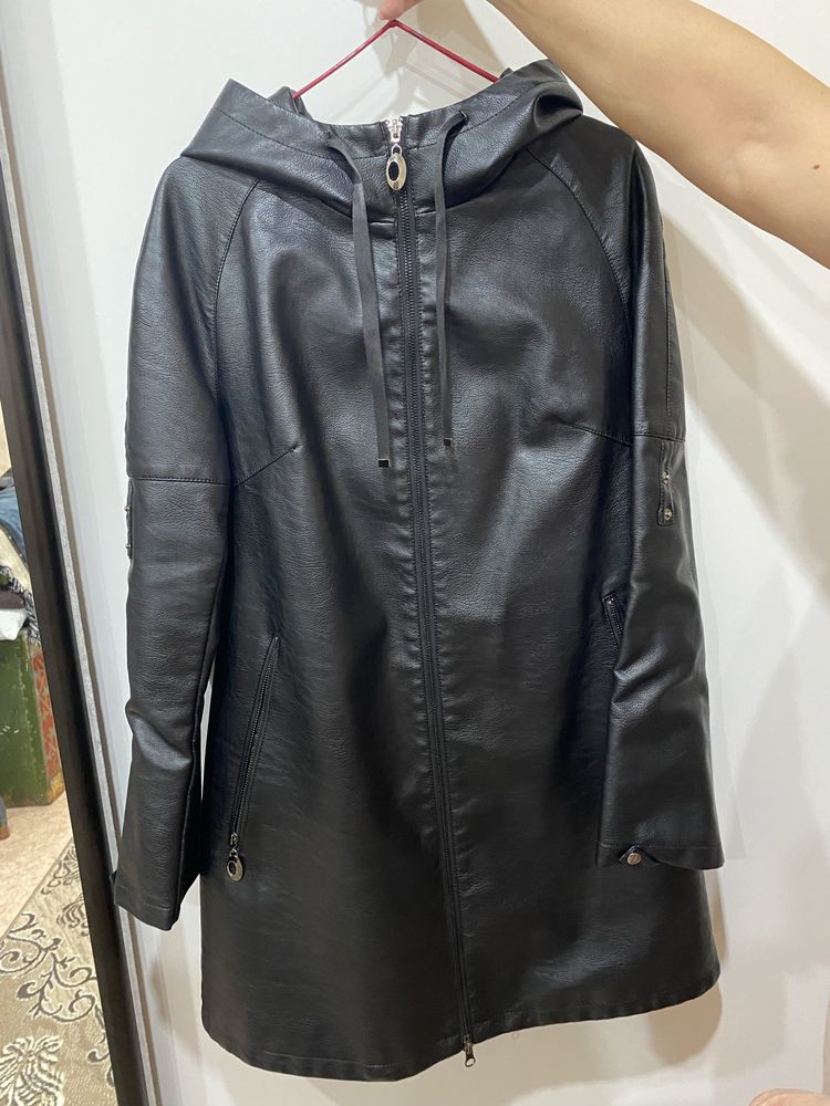 Продам женскую кожанку