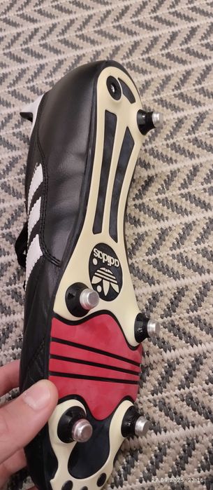 Чисто нови adidas бутонки