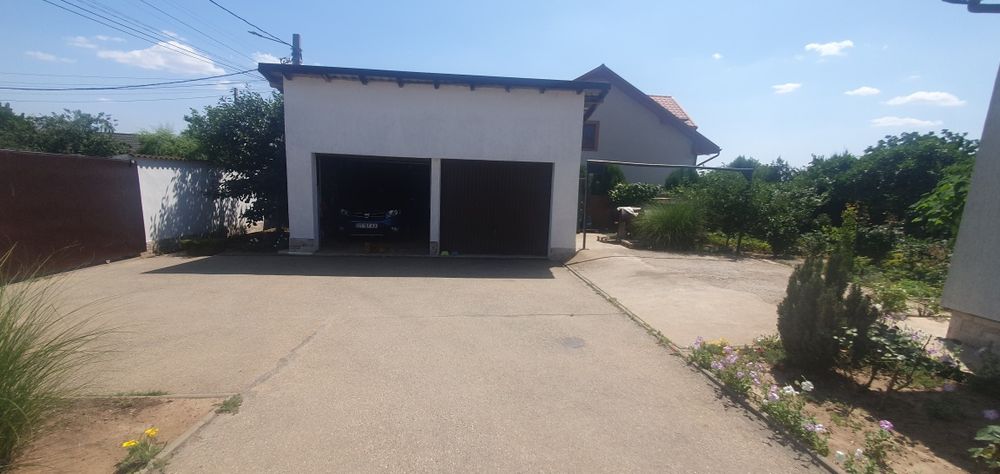 Casă de vanzare 135mp cu teren 690mp