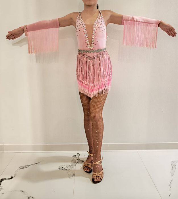 Costumatie si pantofi de dans