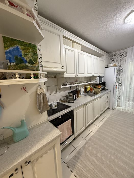 Срочно кухонный гарнитур за 80 тыс с плитой, духовкой и вытяжкой.