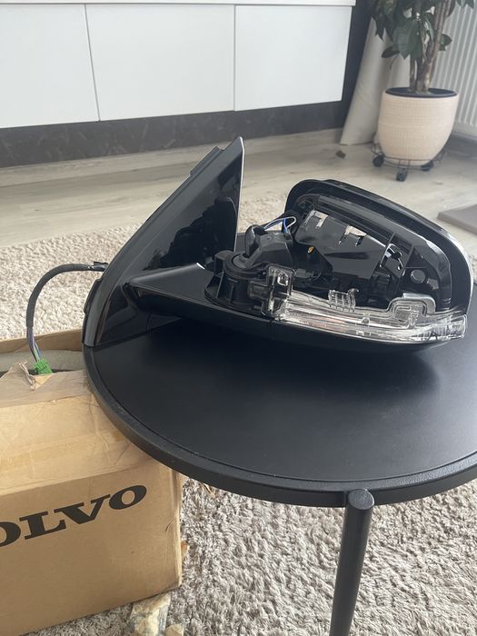 Vand oglinda volvo partea stanga cu senzor. Produs nou