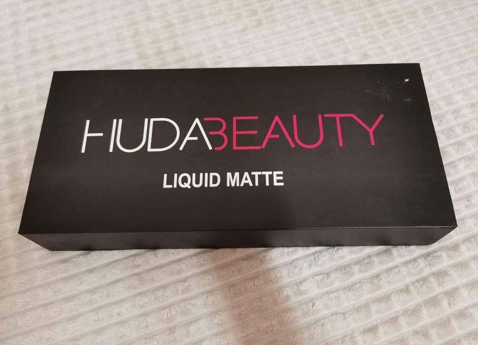Kit Rujuri Huda Beauty