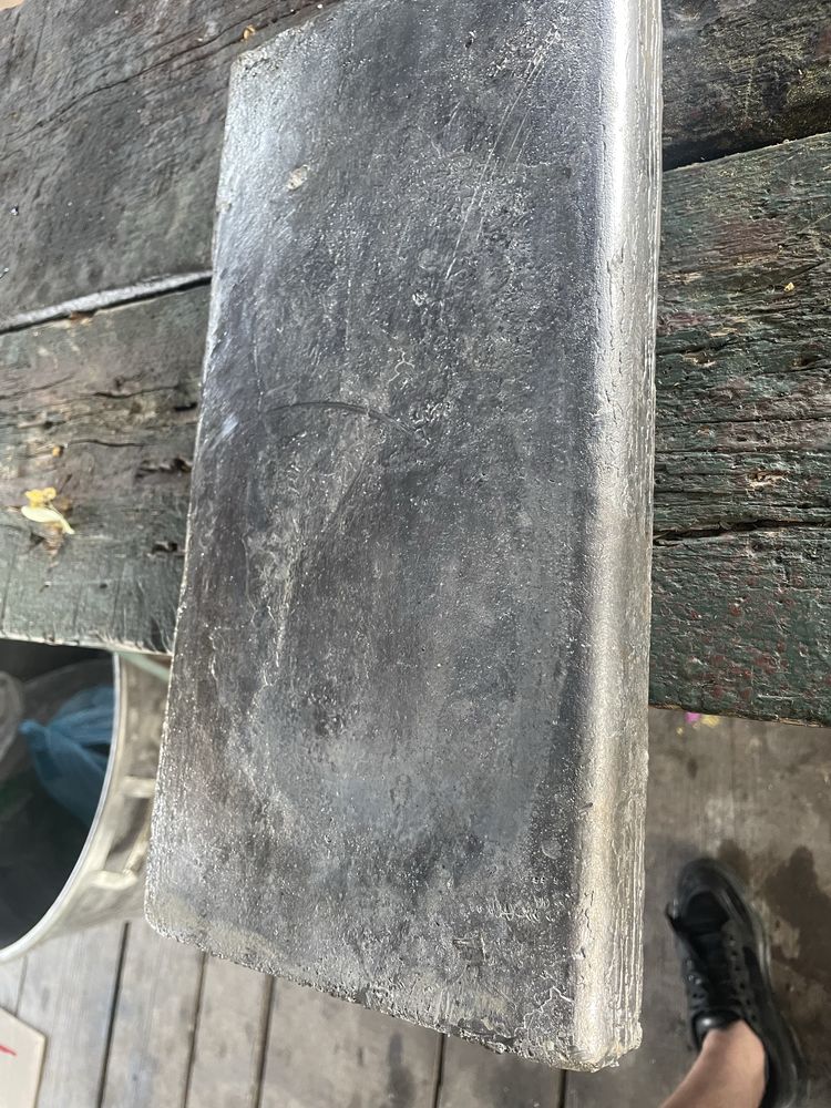 Vand lingouri si placi  din  plumb de la 5 kg până la 1000 kg ,
