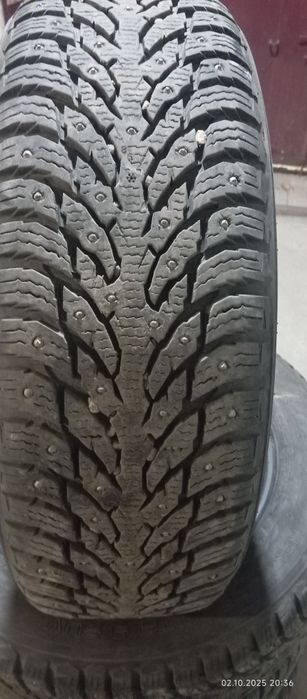 Продам зимние шины Nokian 225/60R18 цена за комплект 140000 тенге.