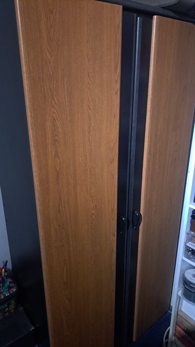 Sifonier maro cu negru