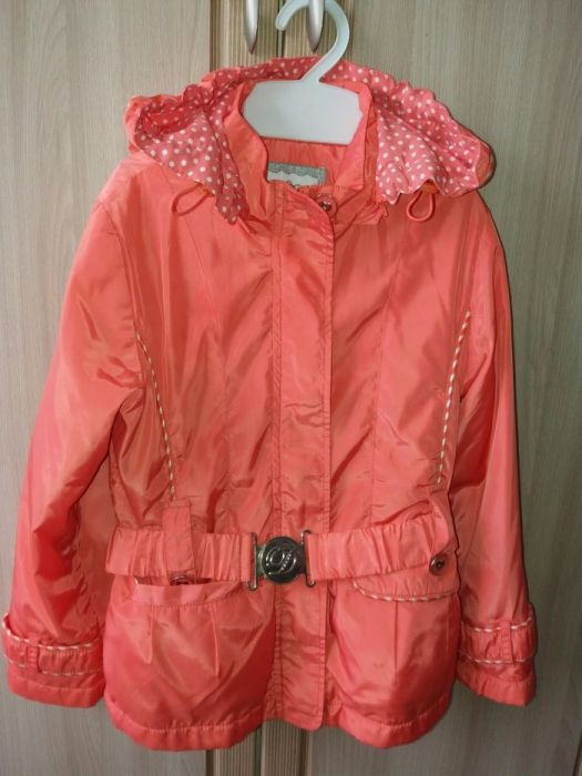 Курточка на девочку.новая