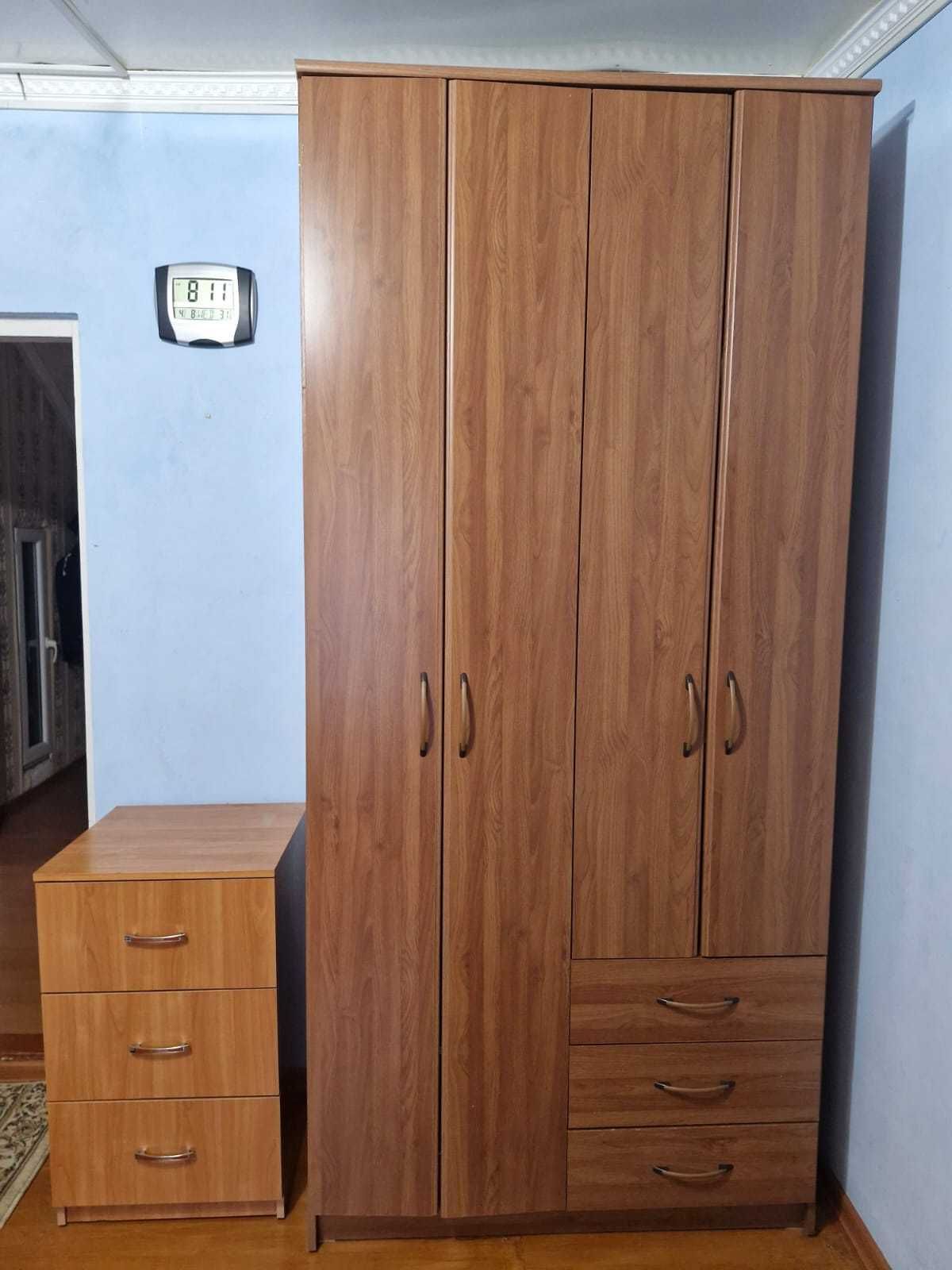 Продается шкаф с комодом