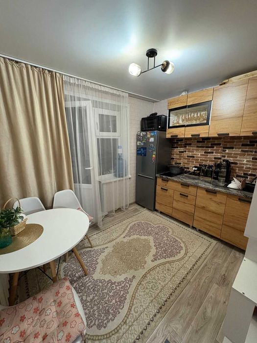 Продается 1 комнатная Гостинка 19 мкр район бани Арстан