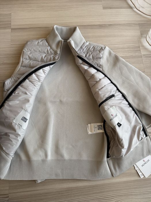 Geaca Moncler gri deschis