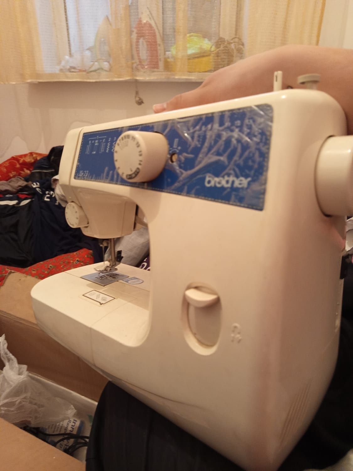 Продам швейную машинку
