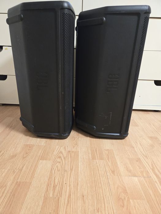 De vânzare 2 boxe JBL EON 715, 650W, Bluetooth 5.0, woofer 15