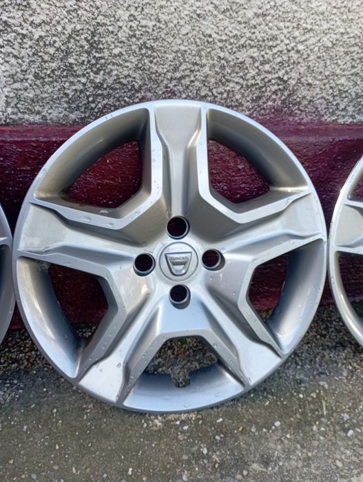 Set capace roți Dacia Logan Sandero R16