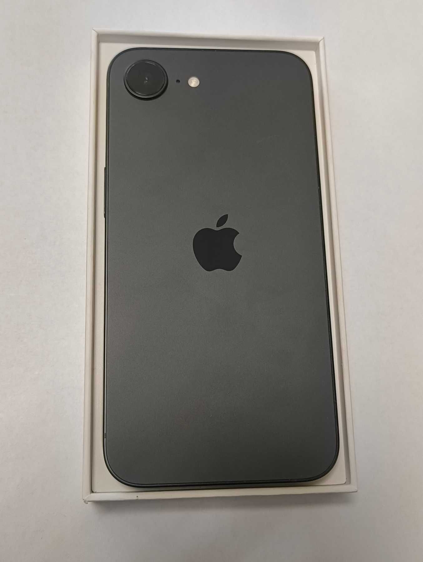 ***НОВ / ГАРАНЦИЯ*** Apple Iphone 16e 128GB / 3 CYCLES