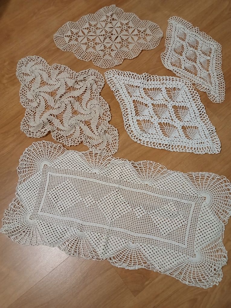Пет броя плетени на една кука.