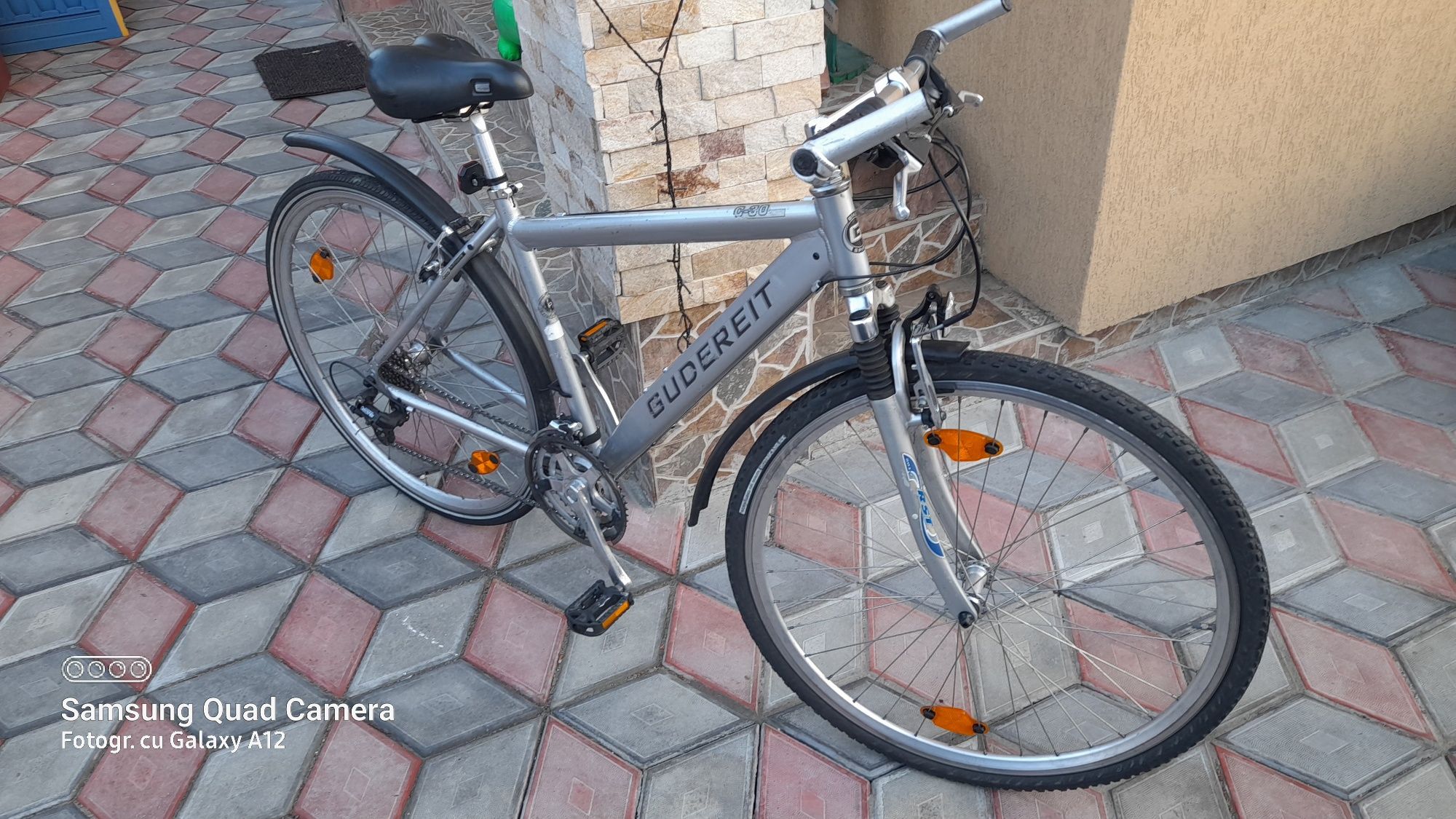 vand bicicleta trening GUDEREIT  cu roti de 28 inch super frumoasa