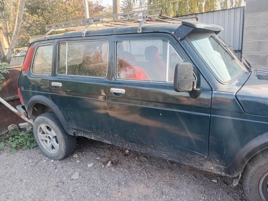 Продам нива по запчастями