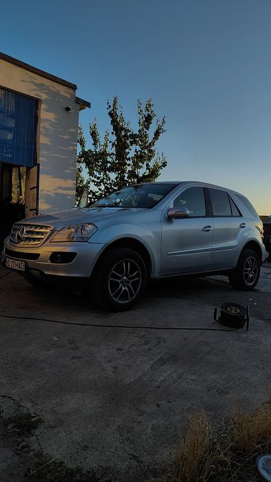 Vând Mercedes ml impecabil