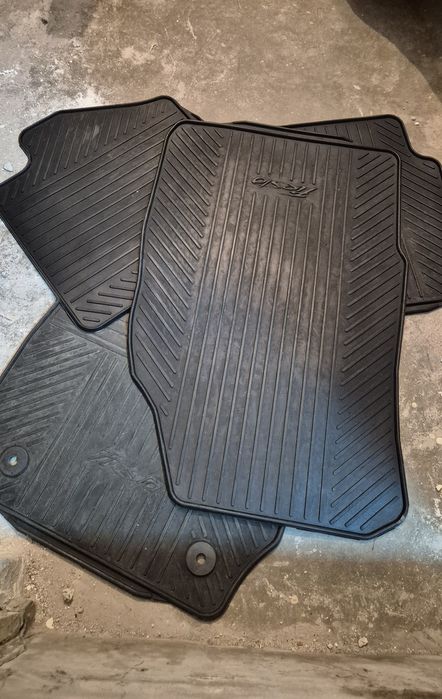 Covorase cauciuc originale Ford Fiesta mk7.