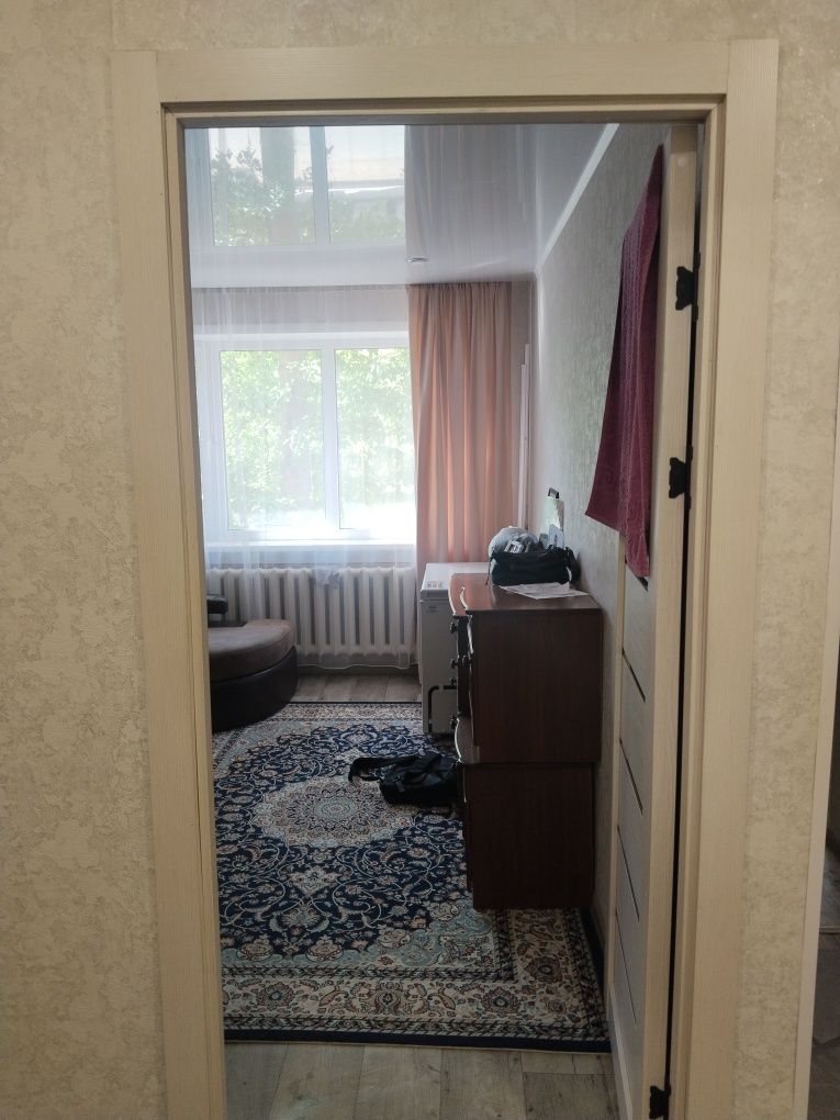 Продам 2 комн квартиру в в 6мкр 40 дом