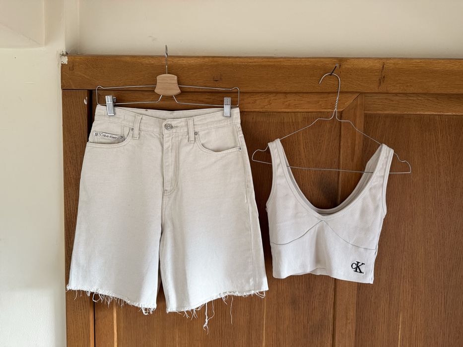 Calvin Klein Jeans бежови широки бермуди с лен и кроп топ рипс