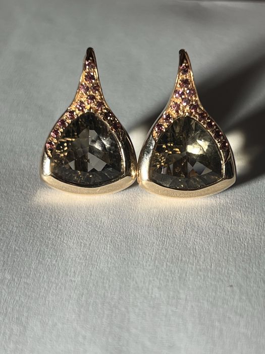 Cercei aur 18 k cu topaz fumuriu si granate rosii