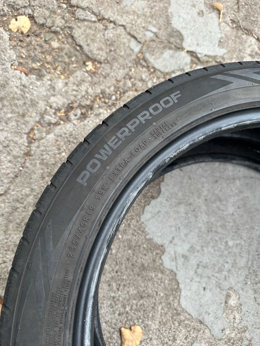 2бр. летни гуми 235/45/19 Nokian PowerProof