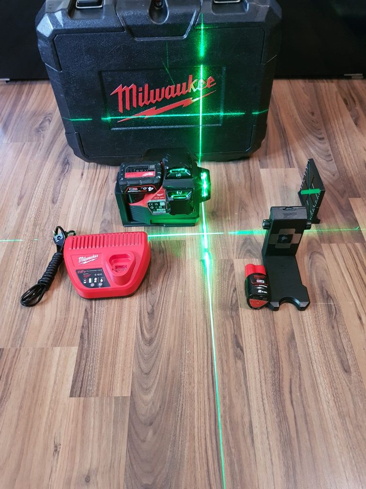 Milwaukee M12-3PL,laser 360⁰ cu linii verzi,fabricație 2022.