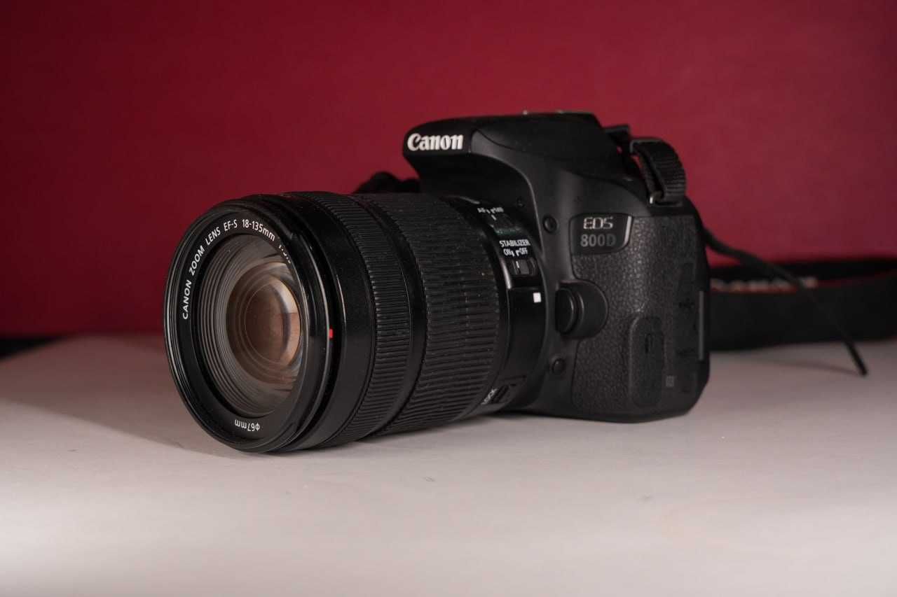 Фотоаппарат Canon 800Д