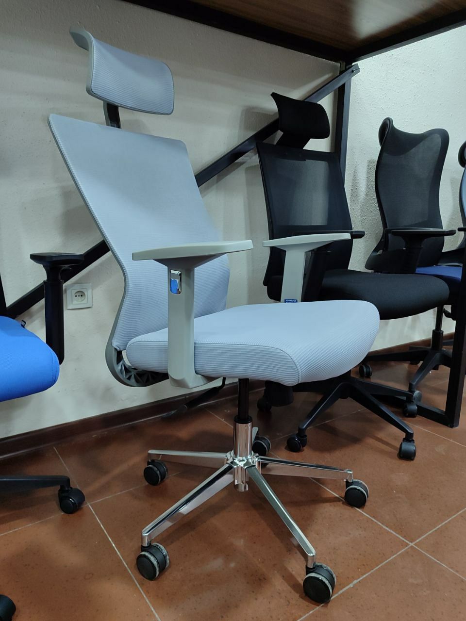 Офисное кресло модель Морриан