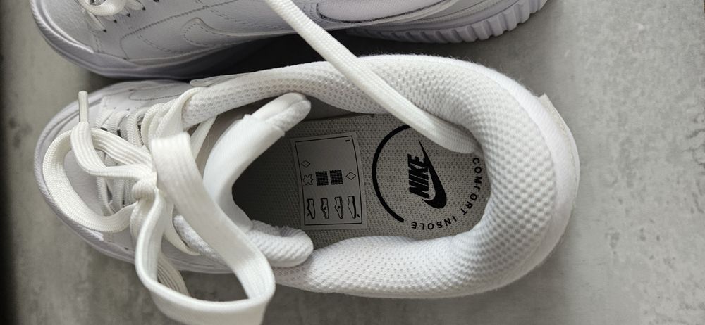 Кецове Nike бели