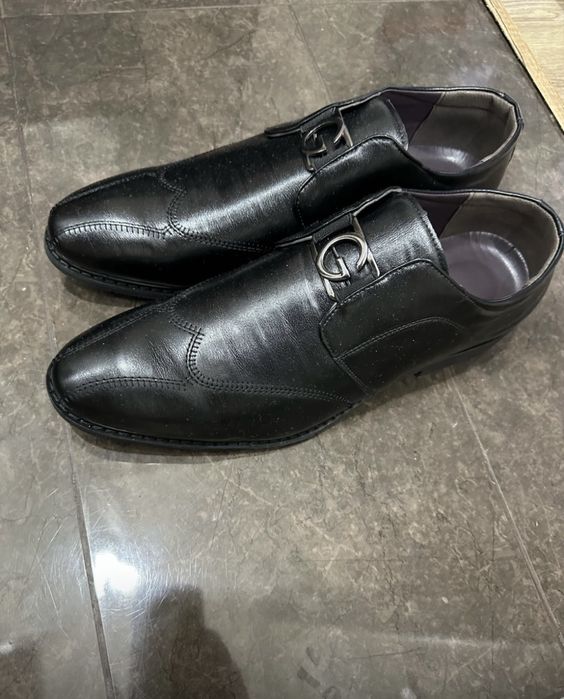 Продам новые черные мужские ботинки