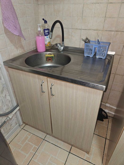 Кухонная мебель в хорошем состоянии (Мойка, сушилка, 2 шкафа)