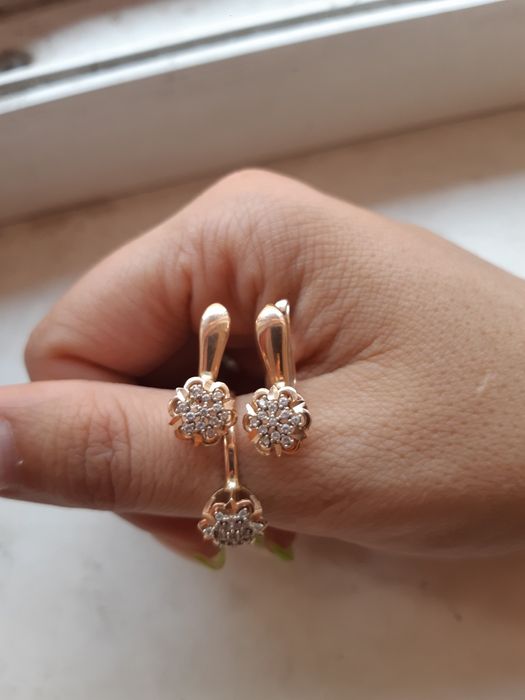 Продам золотые серьги и кольцо