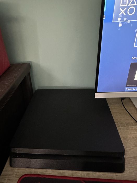 Продавам Playstation 4