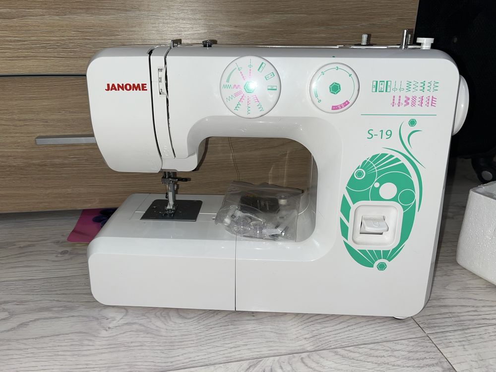 Швейная машина JANOME S-19