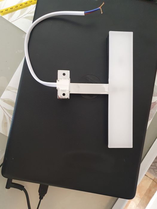 Lampa baie pentru mobila