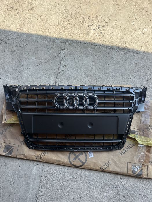 Audi A4 B8 Чисто нова Предна маска Оригинална
