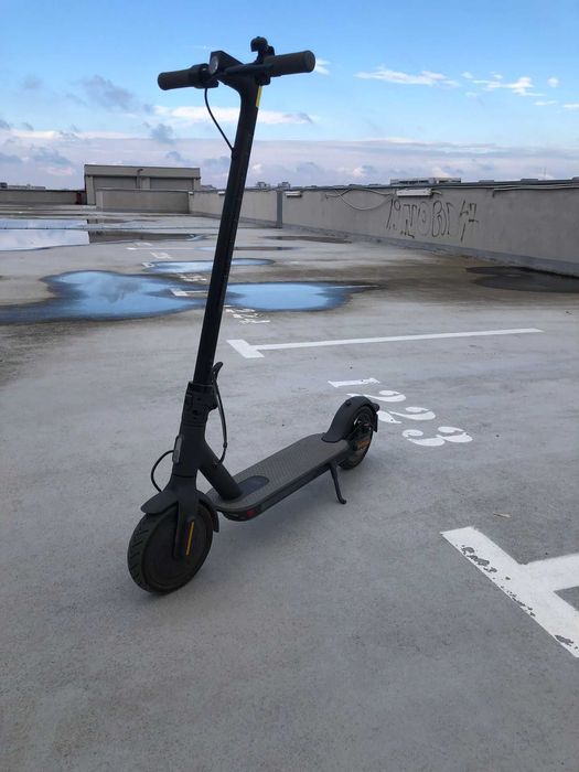 Trotineta electrica Xiaomi Mi Electric Scooter Essential