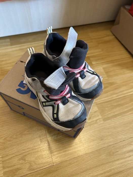 Adidasi zara marimea 26