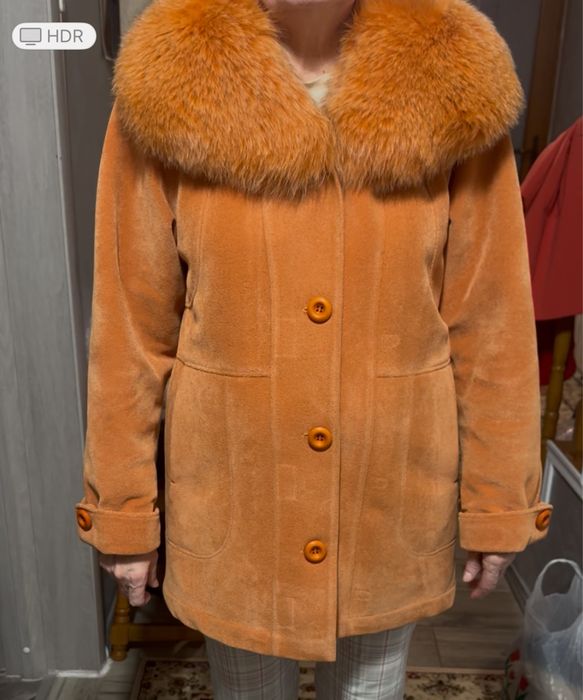 Haina matlasata cu guler blana