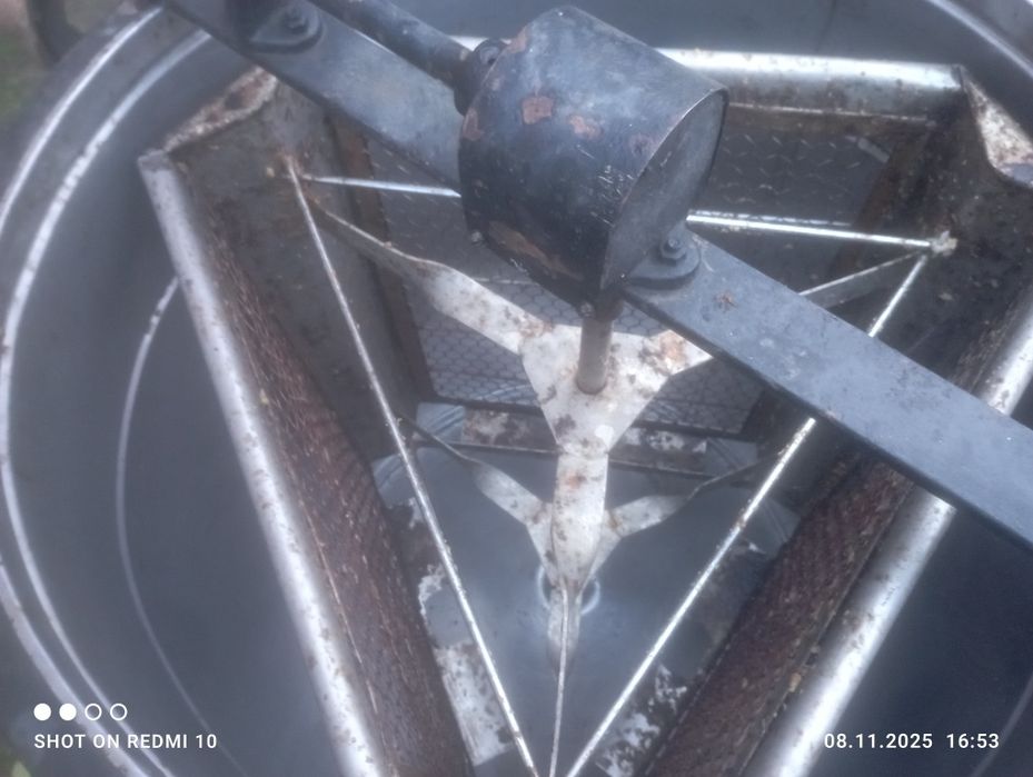 Центрофуга за мед