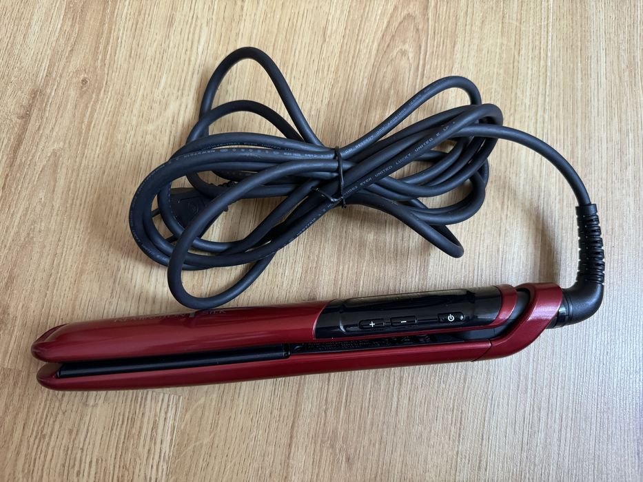 Placă de îndreptat părul Remington Silk S9600