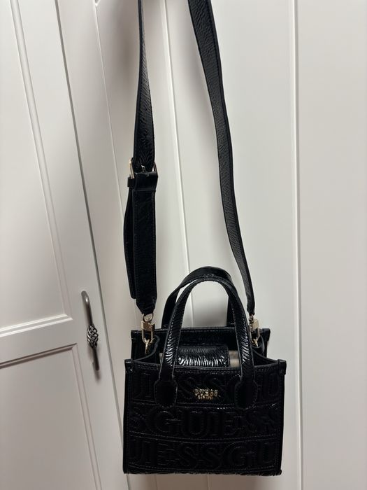 Дамска чанта Guess