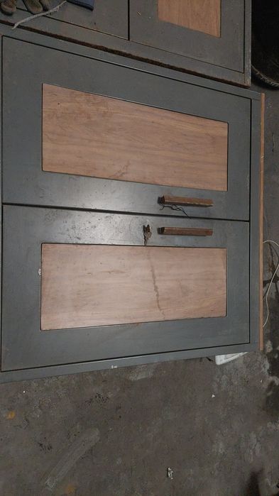 Dulap metalic cu raft